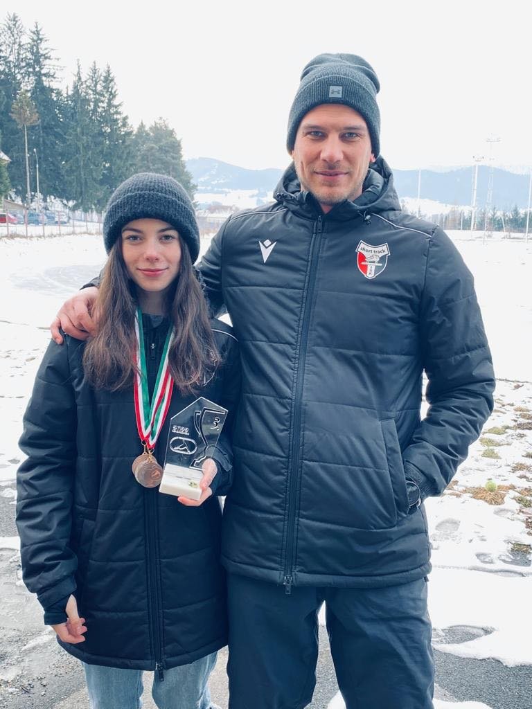 Barta Nóra és edzője, Kalamár Zsolt •  Fotó: Forrás: Csíkszeredai ISK