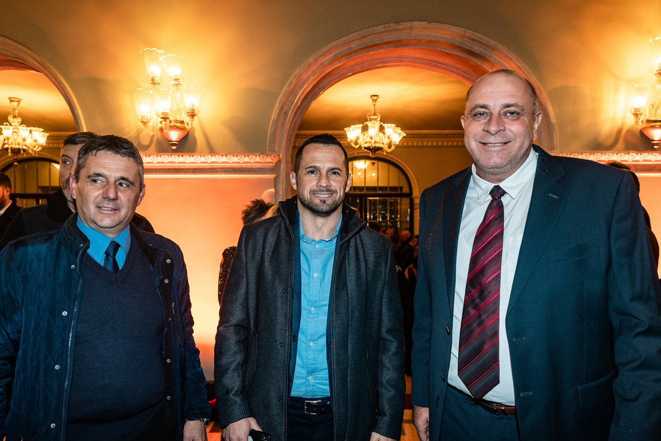 A Sepsi OSK képviselői jó barátságot ápolnak Novák Károly Eduárd sportminiszterrel &bullet;  Fotó: Halmágyi Zsolt