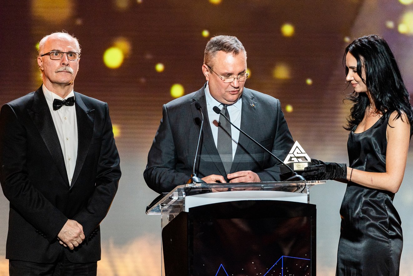 Octavian Bellu tornászedző és Nicolae Ciucă miniszterelnök &bullet;  Fotó: Halmágyi Zsolt