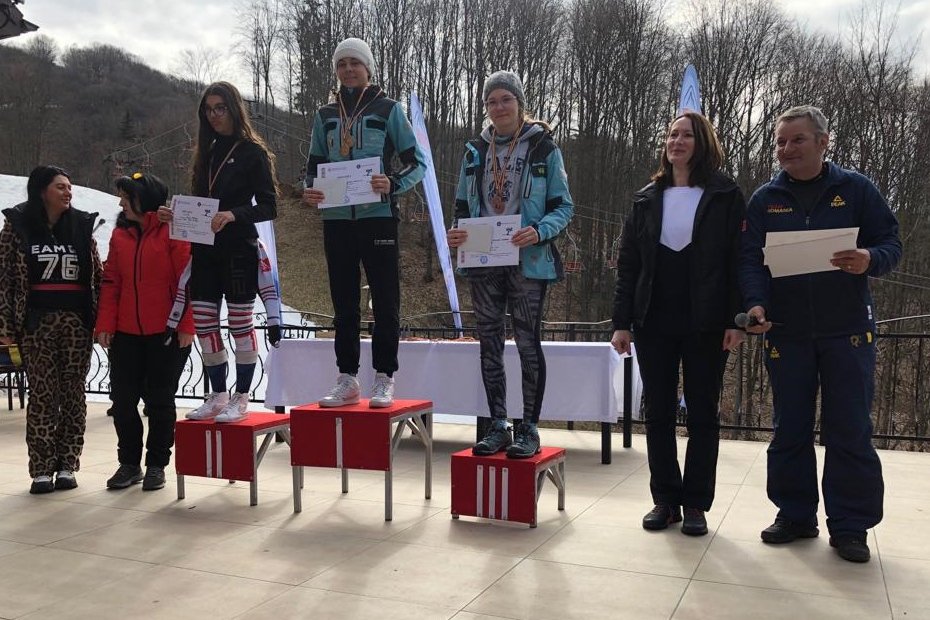 Kelemen Orsolya és Salamon-Magyari Viktória első, illetve harmadik lett az U16-os korosztályban •  Fotó: Forrás: Csíkszeredai ISK