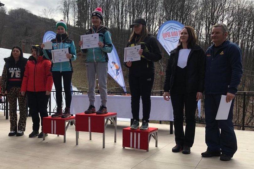 Műlesiklásban Rahău Hanna és Balázs Emőke voltak az U14-es korosztály legjobbjai műlesiklásban •  Fotó: Forrás: Csíkszeredai ISK