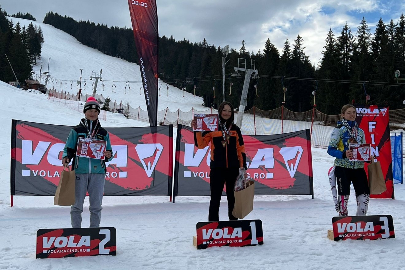 A U14-es korosztály legjobbjai: 1. Balogh-Lőrinc Abigél, 2. Rahău Hanna Viktória •  Fotó: Forrás: Csíkszeredai ISK