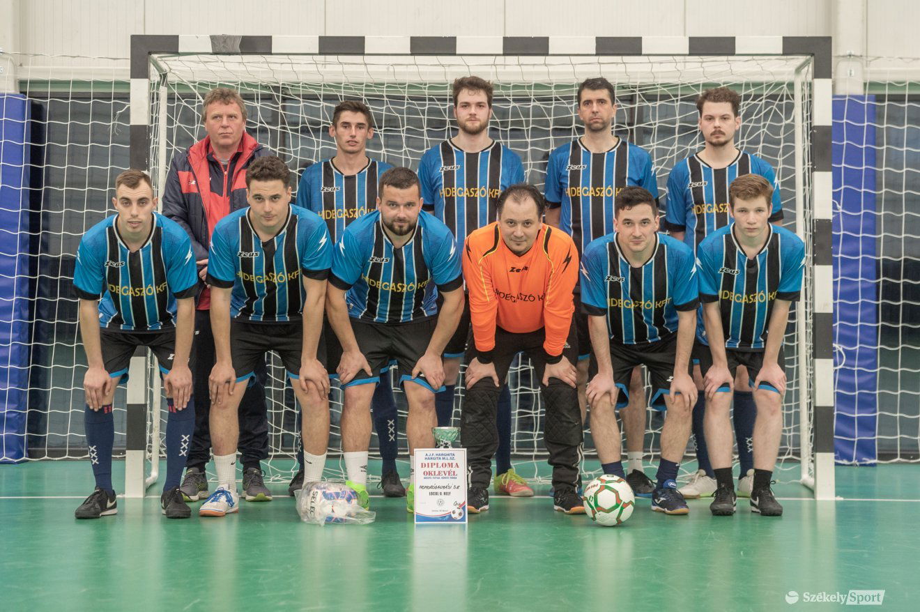 Az ezüstérmes Homoródalmási Homoród csapata •  Fotó: Pinti Attila