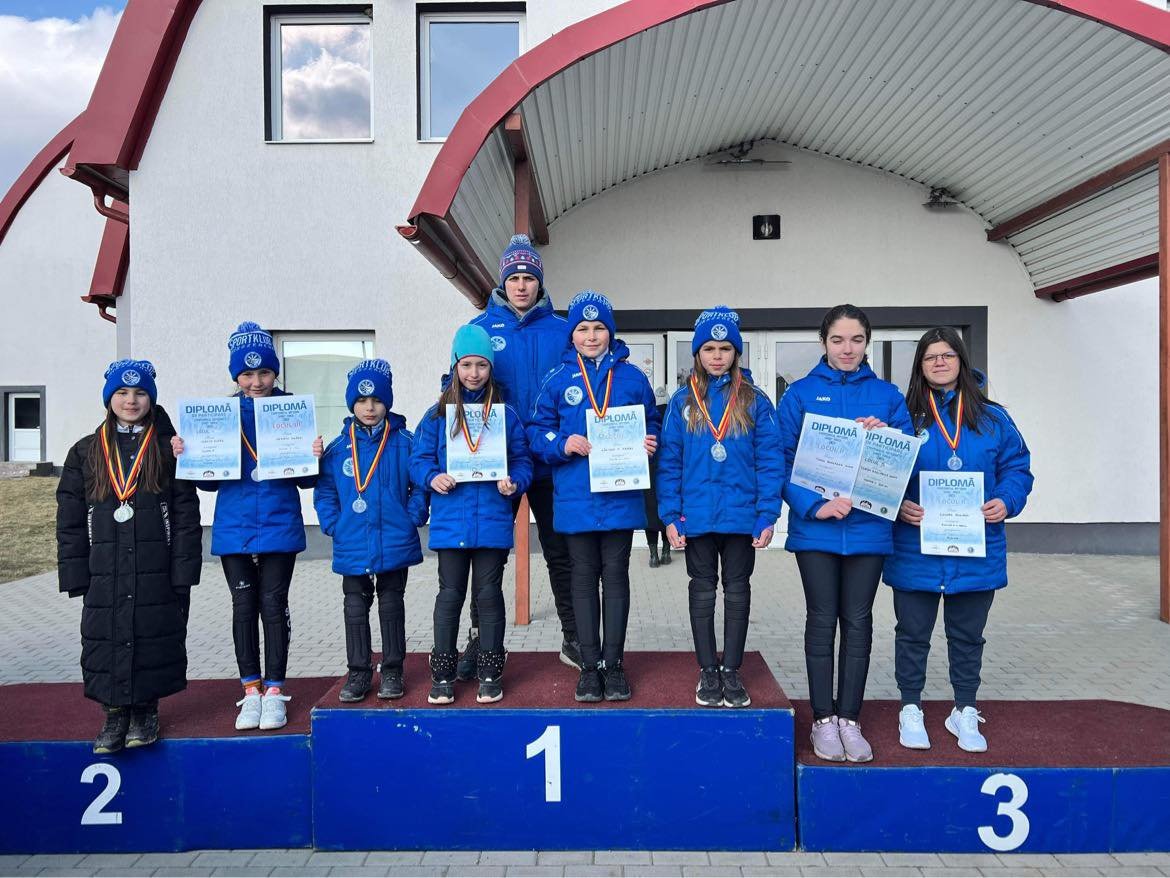 A Csíkszeredai Sportklub csapata. Hátul Szőcs Renáta edző •  Fotó: Forrás: Csíkszeredai Sportklub