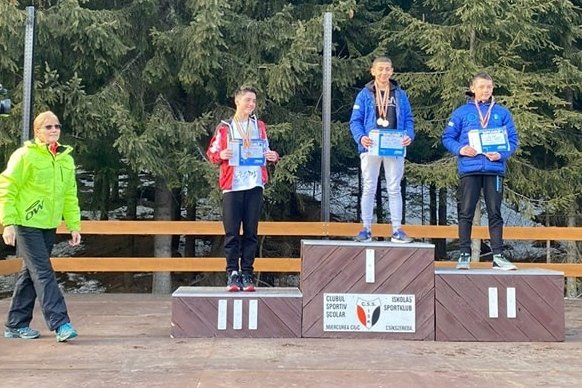Gyergyóiak a dobogó legmagasabb fokán. Első Berki Róbert, második Páll Csaba •  Fotó: Forrás: Román Sí- és Biatlon-szövetség