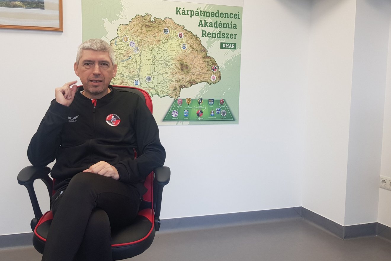 Szondy Zoltán nem érti, hogy mi köze a román szövetségnek ahhoz, hogy Magyarországon mit csinál a Magyar Labdarúgó-szövetség és a magyar szurkolók •  Fotó: Kozán István