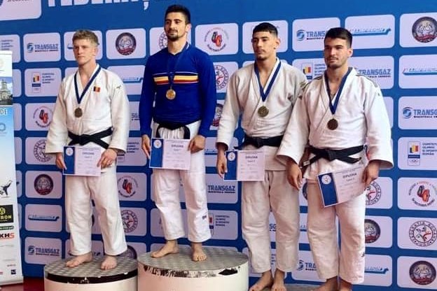 Szőcs Elemér a dobogó legmagasabb fokán. Nem talált legyőzőre a 81 kg-os súlycsoportban •  Fotó: Forrás: Albu Botond