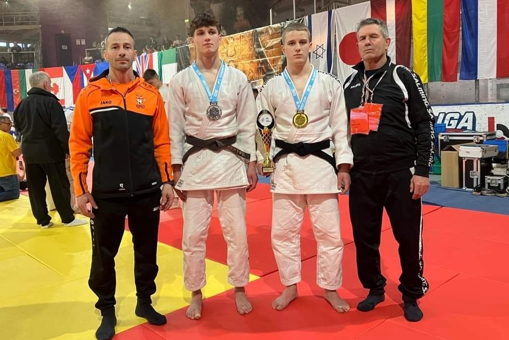 Balról jobbra: Sinka Szabolcs edző, Ladó Ákos, Mihály Hunor és Dániel Albert edző •  Fotó: Fotó: Csíkszeredai Koka's Sportklub