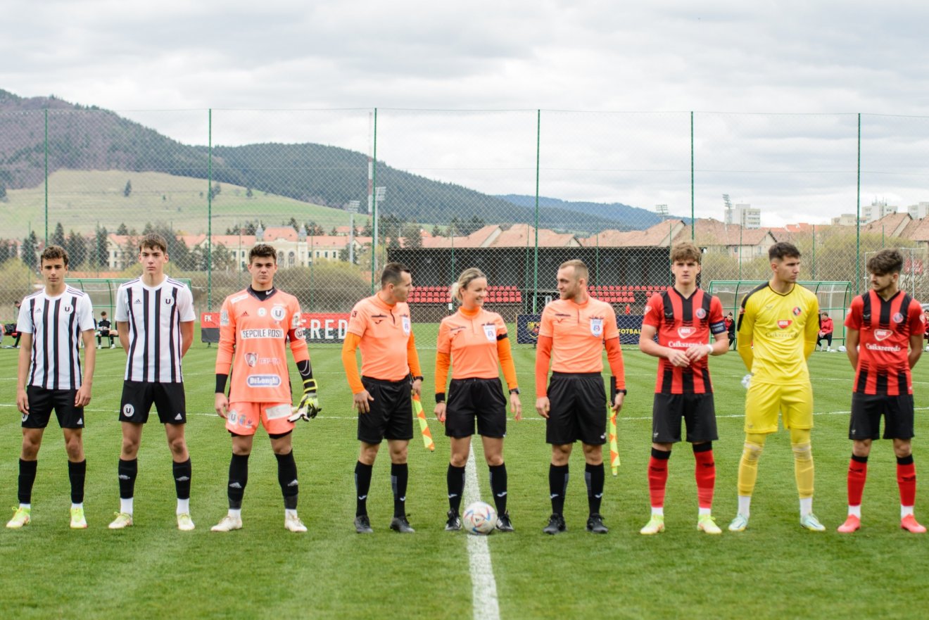 Alexandru Ureche (jobbról a harmadik), az FK Csíkszereda U17-es együttesének csapatkapitánya •  Fotó: Forrás: FK Csíkszereda
