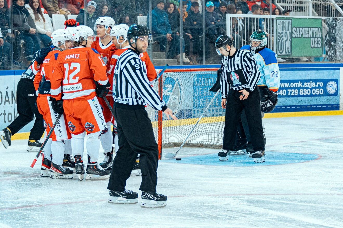 •  Fotó: World Cup of University Hockey/ Gidófalvi Róbert