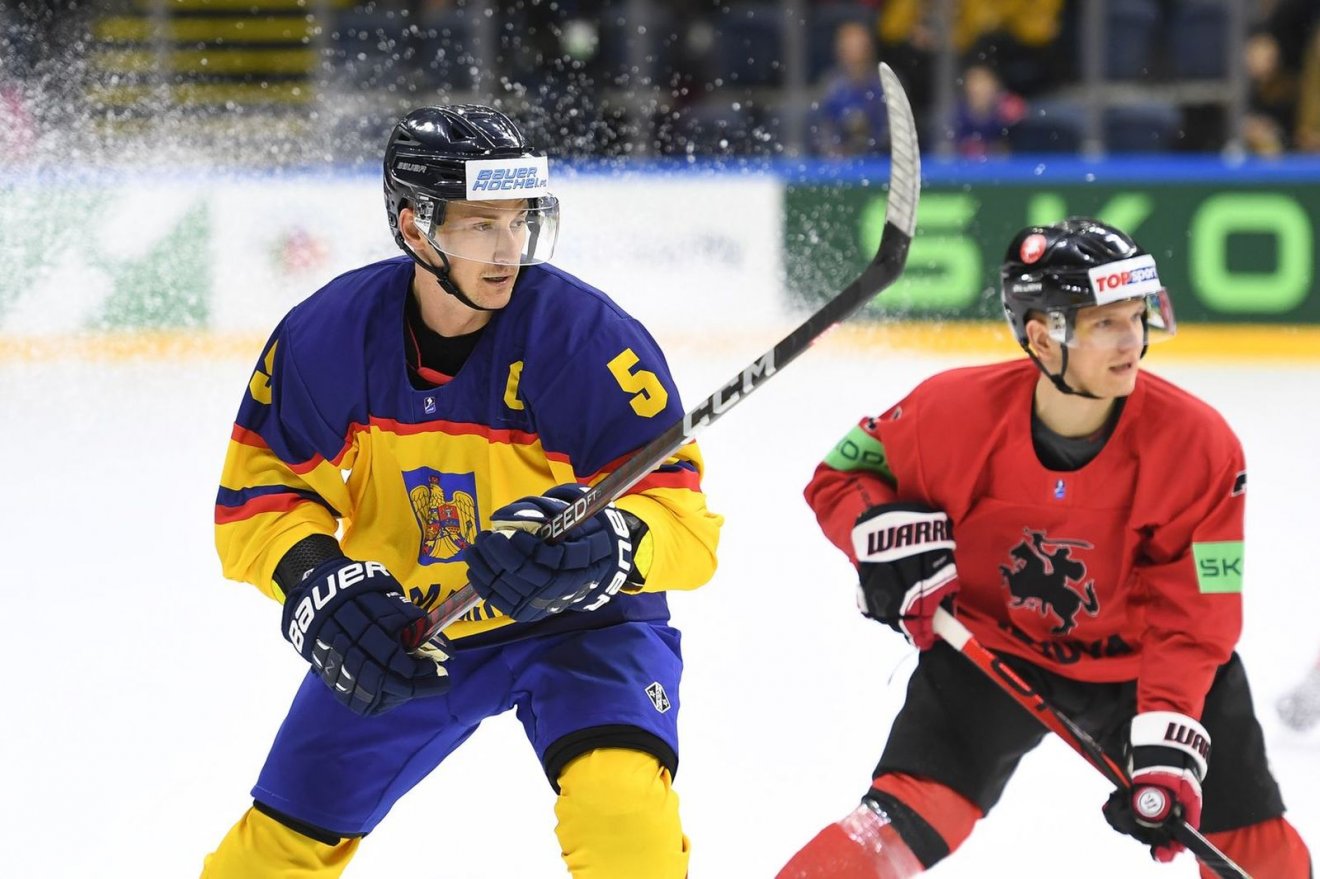 Salló Alpár a litvánok elleni mérkőzésen •  Fotó: IIHF.com