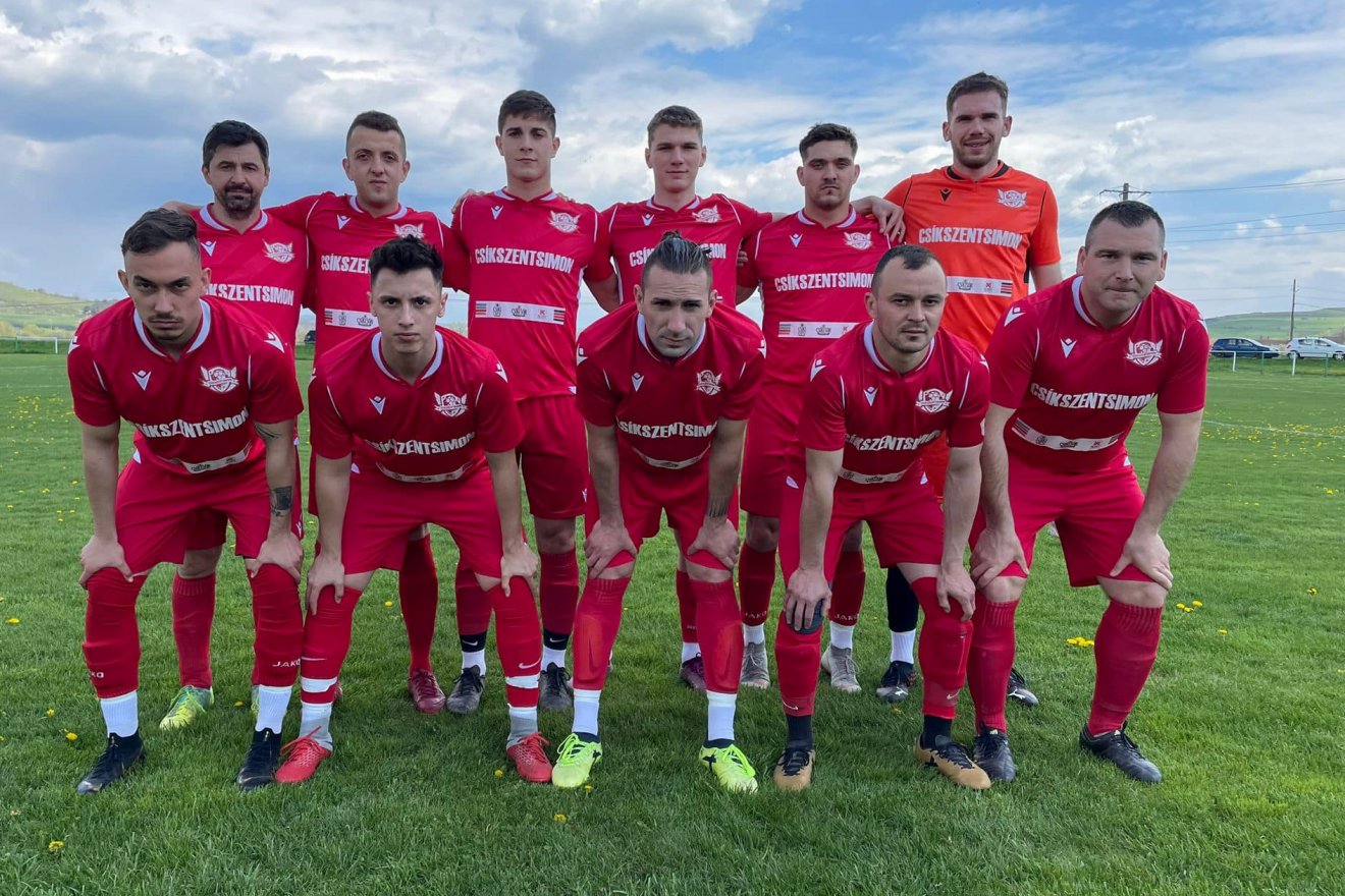 A Csíkszentsimoni FC csapata Agyagfalván •  Fotó: Forrás: Csíkszentsimoni FC