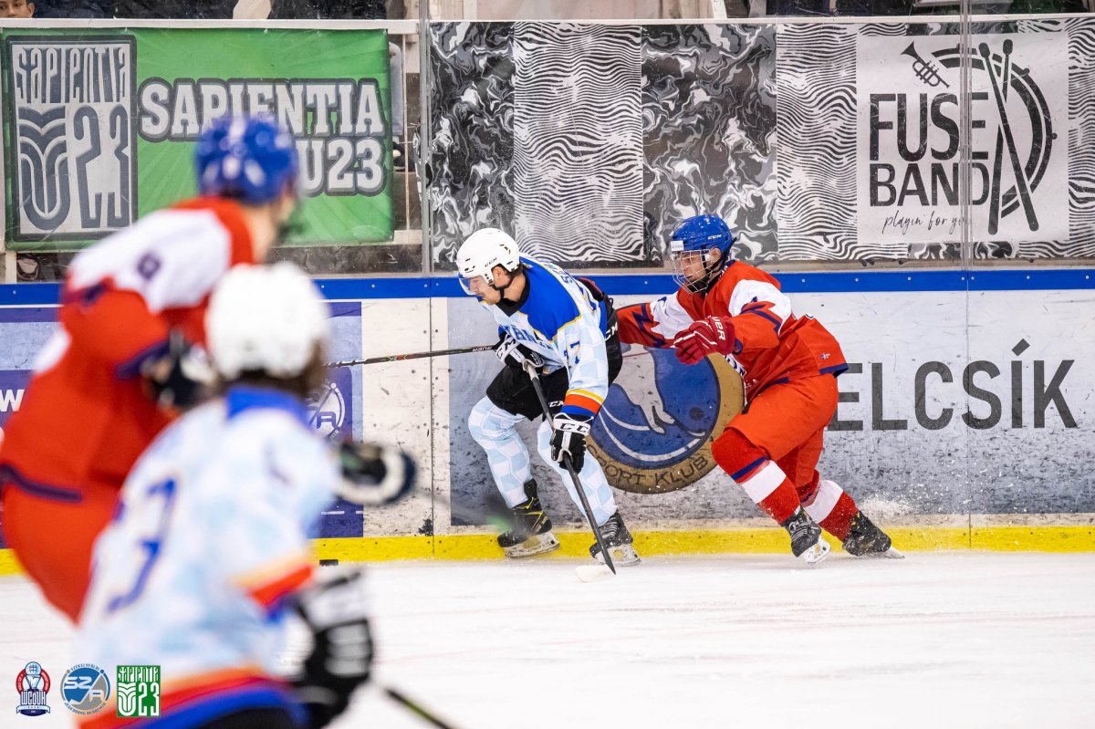 &bullet;  Fotó: Forrás: World Cup of University Hockey/  Tămîrjan Robert