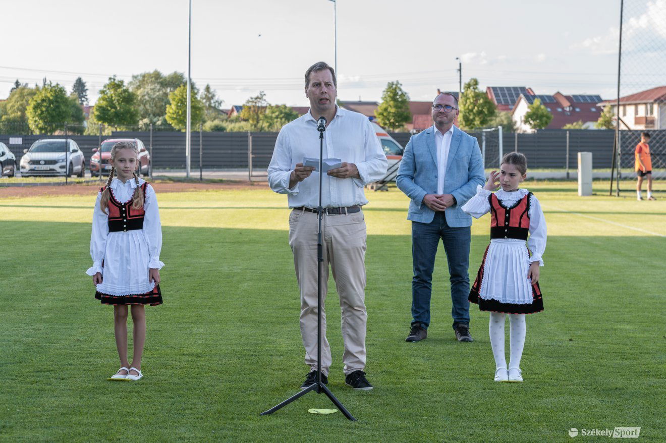 Wenczel Kristóf ismertette, javában zajlik a tervezgetés, hogy milyen kerettel tudnak kiutazni •  Fotó: Pinti Attila