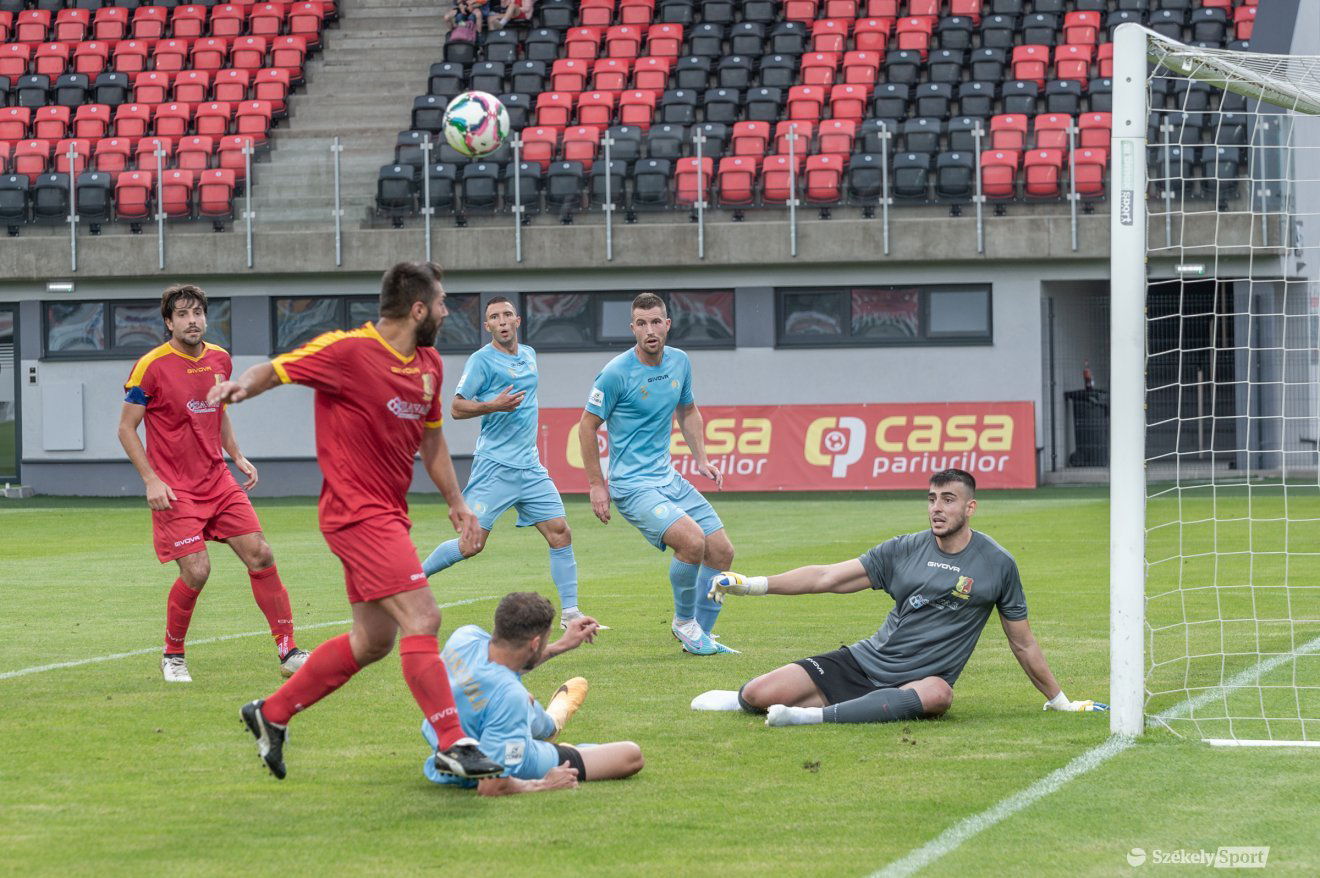 Folyamatosan veszélyben volt az olasz kapu •  Fotó: Pinti Attila