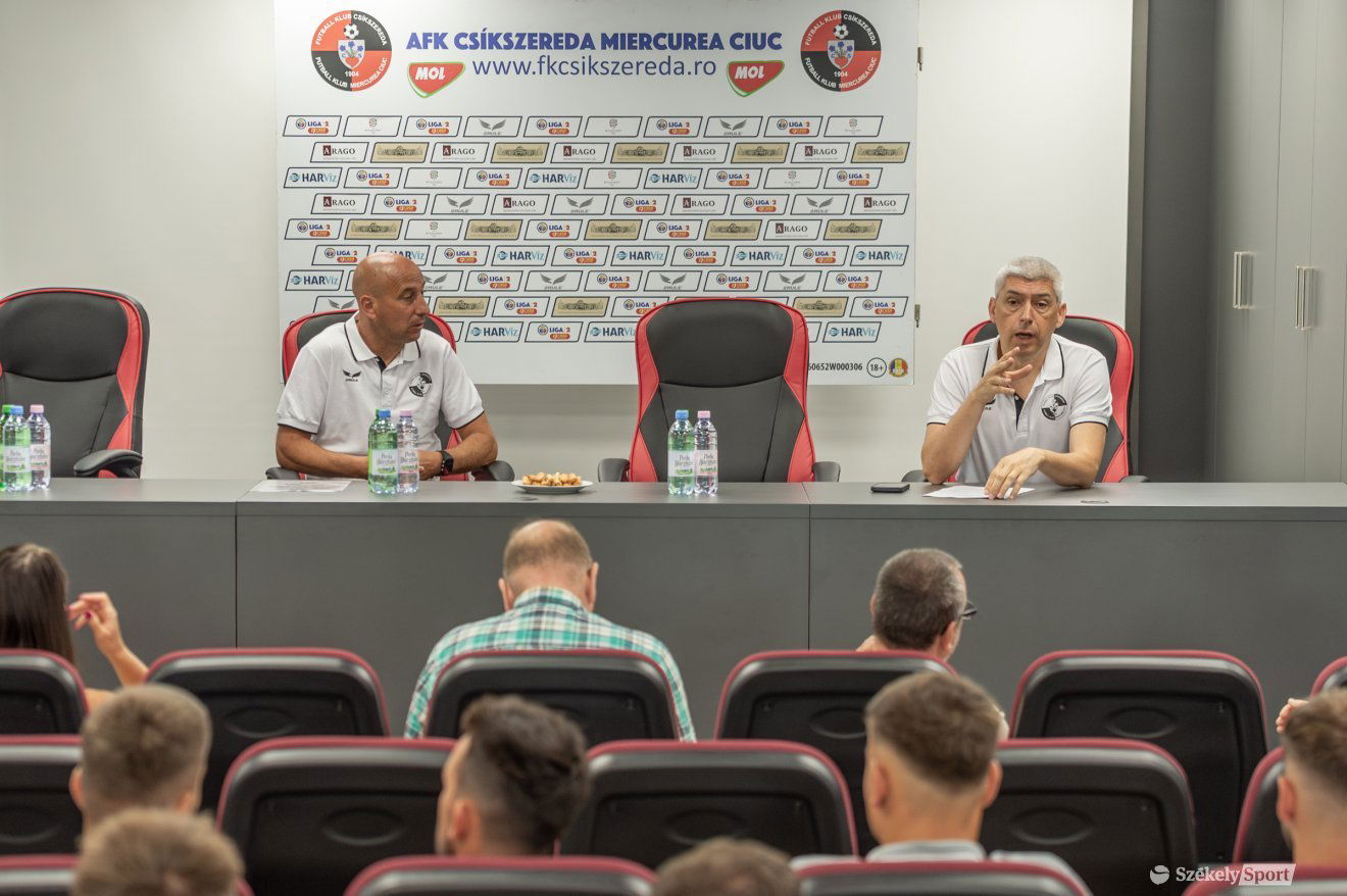 Ilyés Róbert (balról) és Szondy Zoltán. Kölcsönösen tisztelik egymást •  Fotó: Pinti Attila