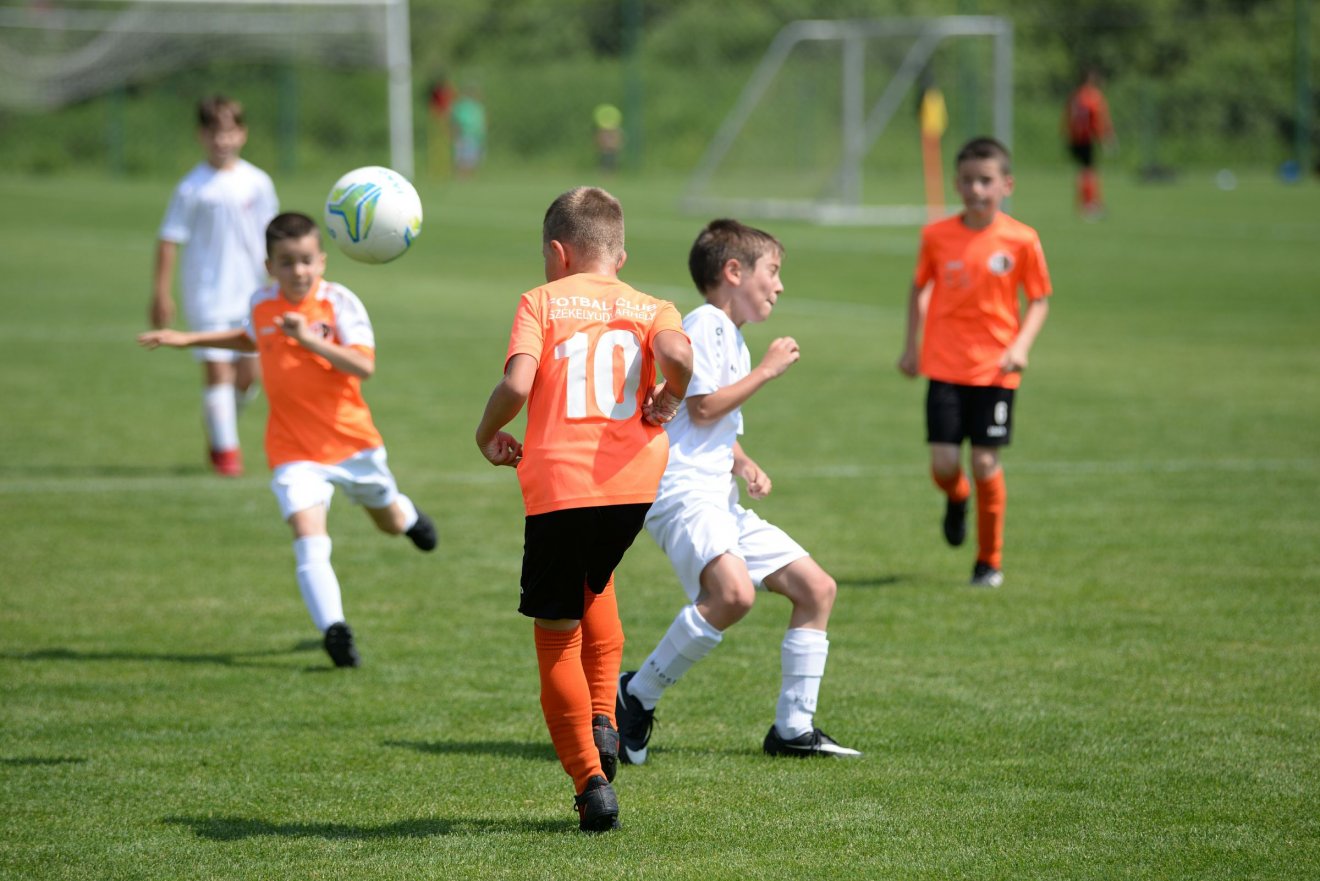Az U9-eseknél a székelyudvarhelyi és a marosvásárhelyi csapatok játszottak a harmadik helyért •  Fotó: FK Csíkszereda/Pál Zoltán
