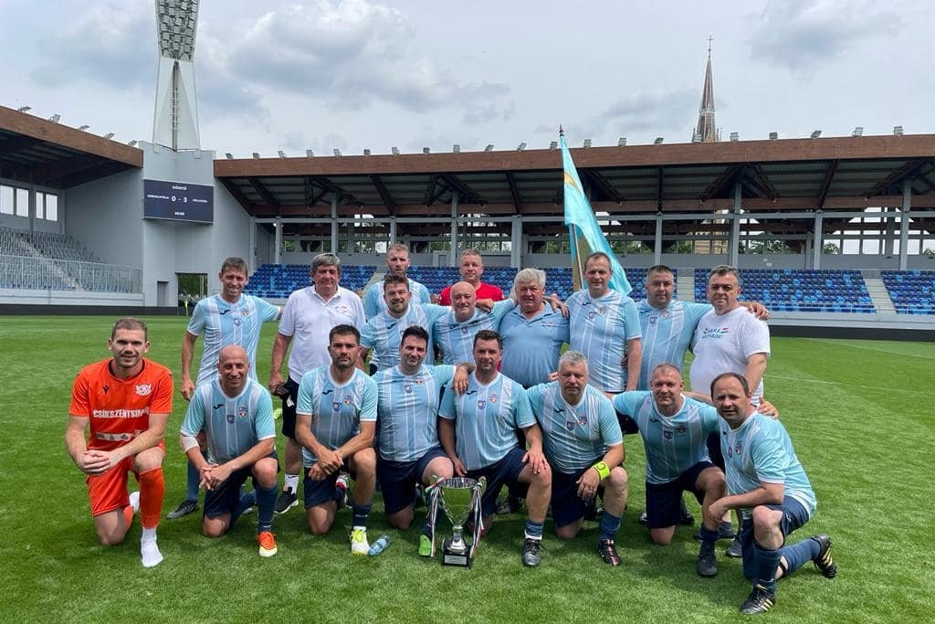 A székely labdarúgó válogatott a topolyai stadionban •  Fotó: Forrás: Albert Tibor