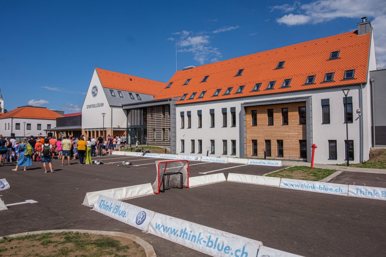 Korszerű, de beilleszkedik a tájba az új csíkkarcfalvi létesítmény •  Fotó: MTI/Veres Nándor