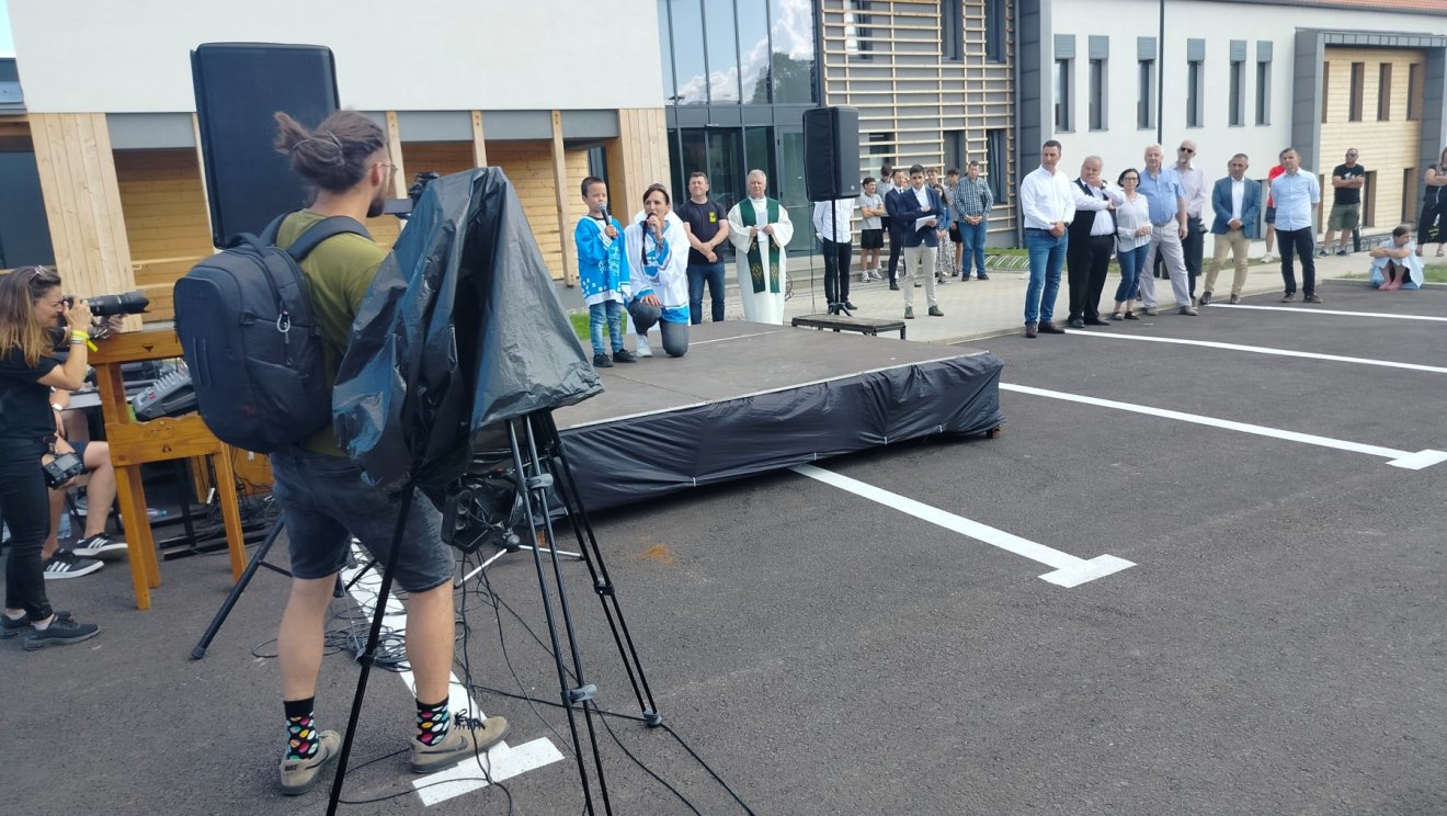 Kiss Kata és Török-Csoma Örs énekel •  Fotó: Dobos László