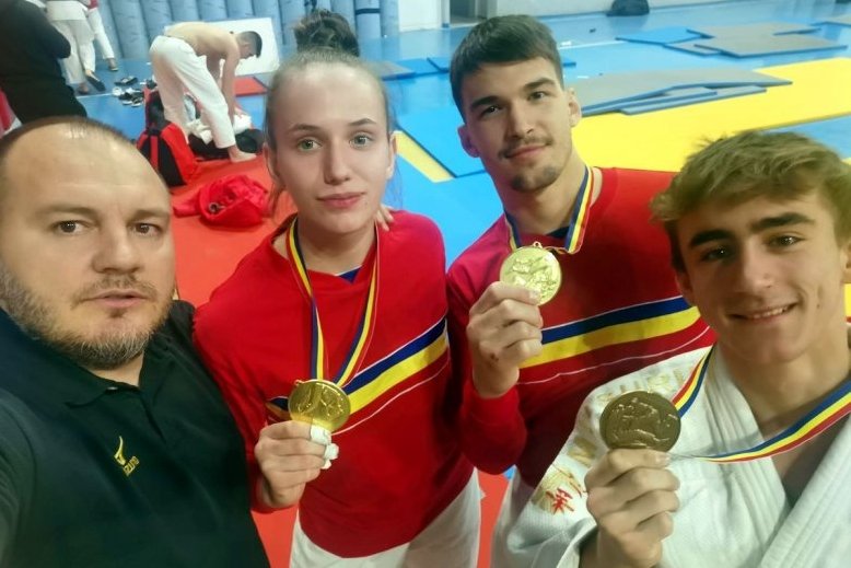 Lajos Orsolya (balról a második) az országos bajnokság után •  Fotó: Lajos Orsolya