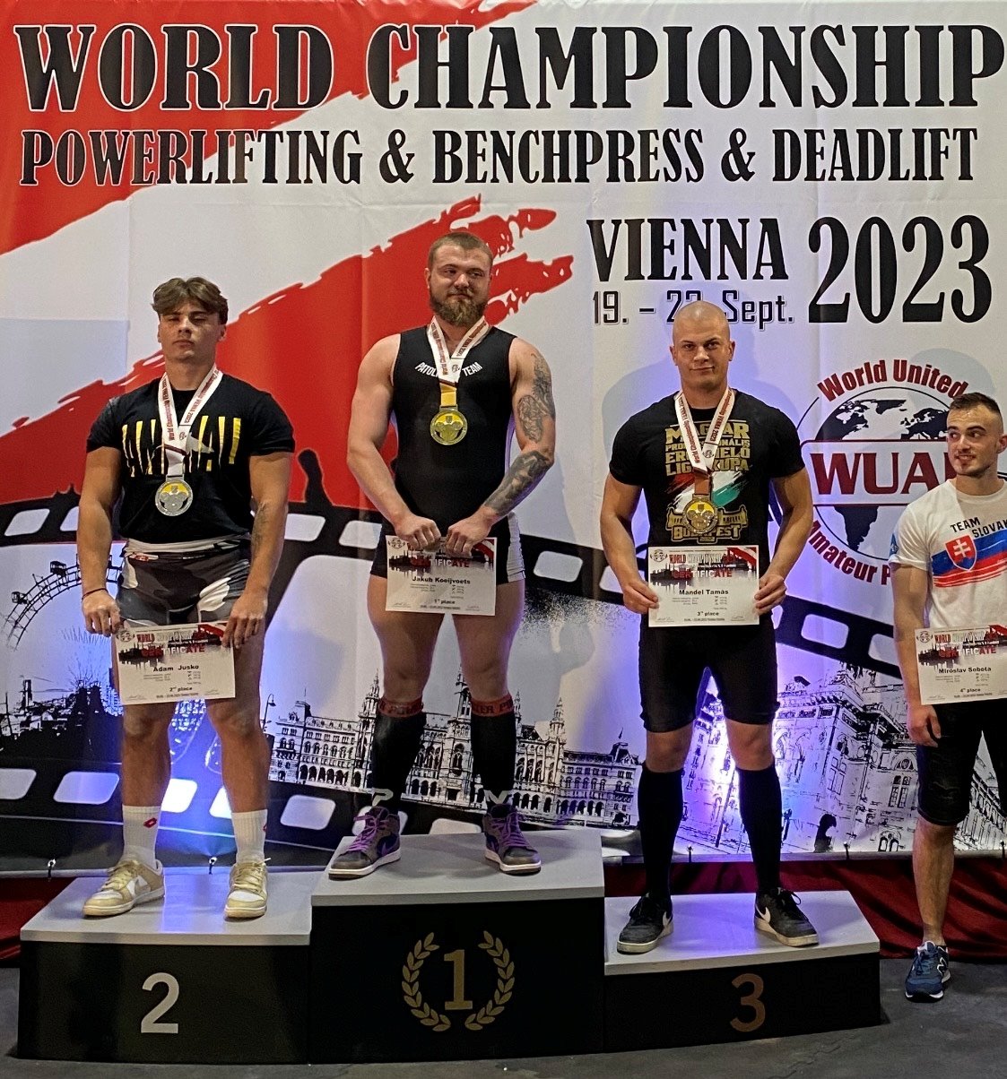 Mandel Tamás a dobogó harmadik fokán (jobbról a második) •  Fotó: Mandel Tamás