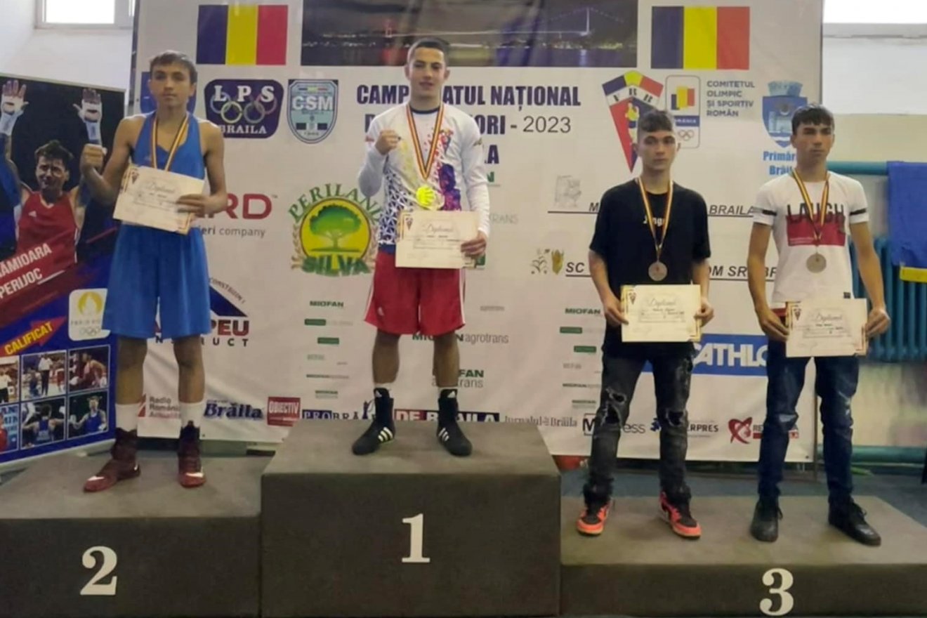 Az U16-os korosztályú ökölvívó-bajnokág 46 kg-os súlycsoportjának dobogósai •  Fotó: VSK Csíkszereda