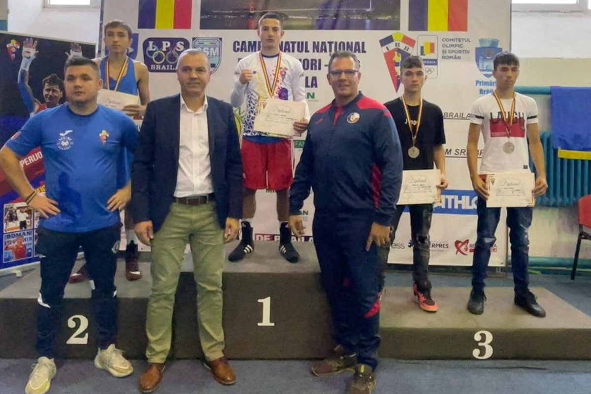 Az U16-os korosztályú ökölvívó-bajnokág 46 kg-os súlycsoportjának dobogósai •  Fotó: VSK Csíkszereda