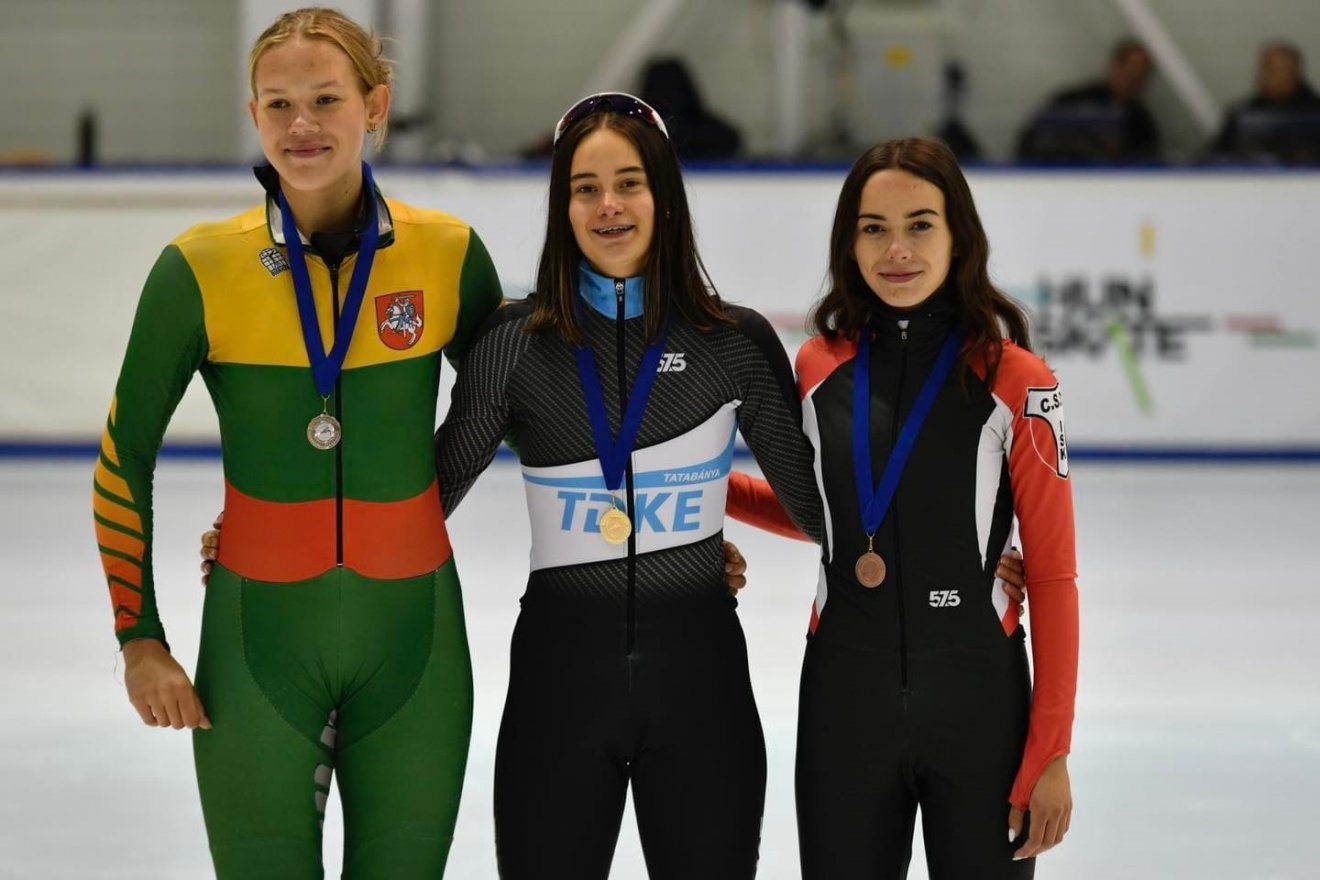 Barta Nóra (jobbról) 1500 m-en harmadik lett •  Fotó: Kalamár Zsolt