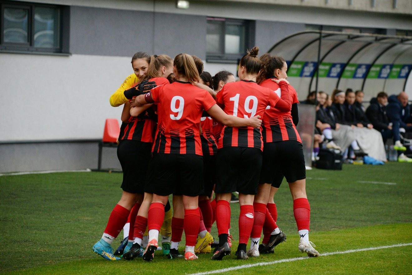 A csíki futballista lányok bizakodók •  Fotó: Pál Zoltán/FK Csíkszereda
