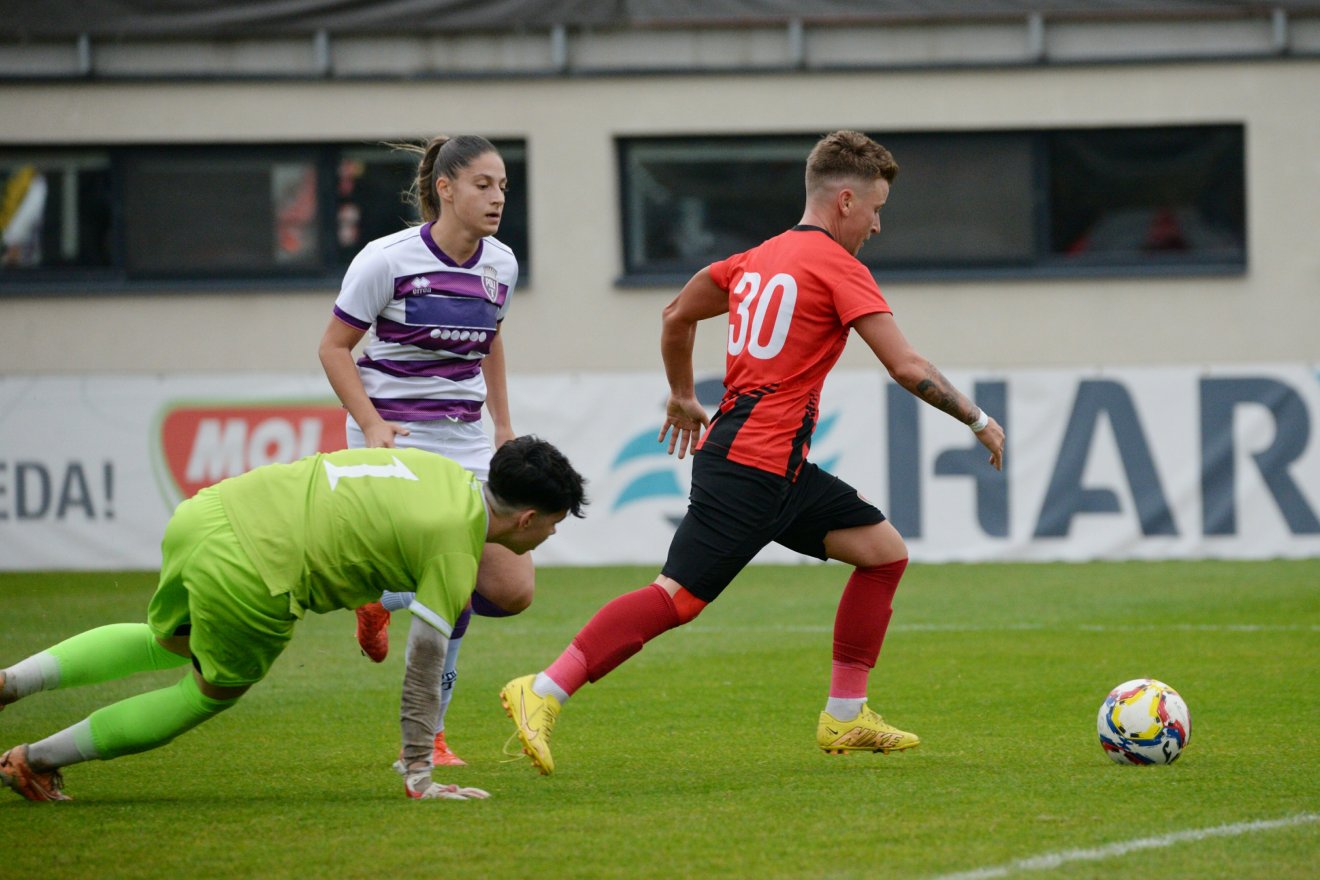 Herczeg Andrea a gólnál a kapust is kicselezte •  Fotó: Pál Zoltán/FK Csíkszereda