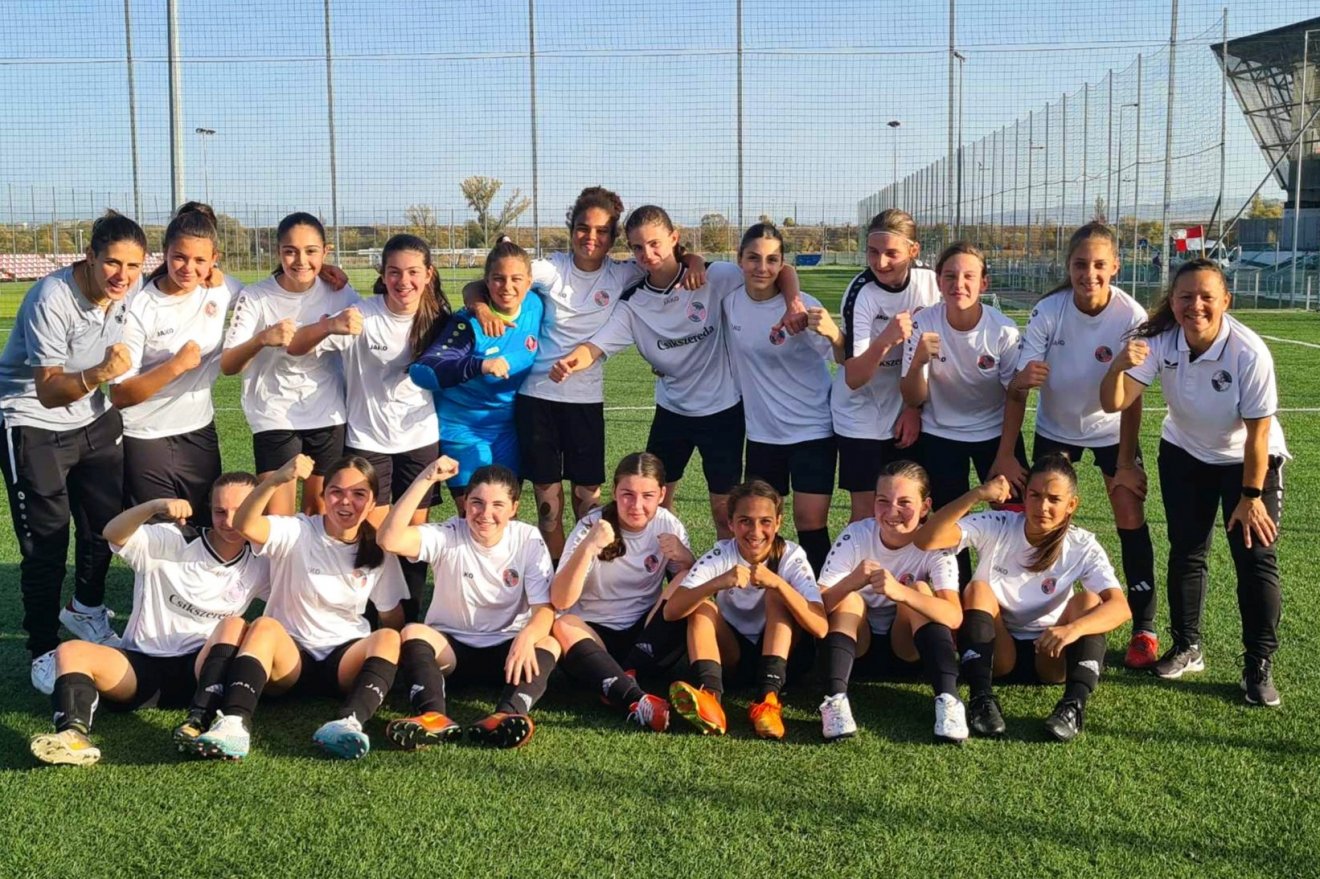 A győztes FK Csíkszereda csapata és edzőik •  Fotó: FK Csíkszereda