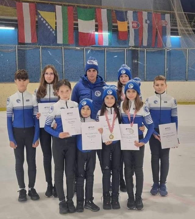 A Csíkszeredai Sportklub short-track csapata •  Fotó: Csíkszeredai Sportklub