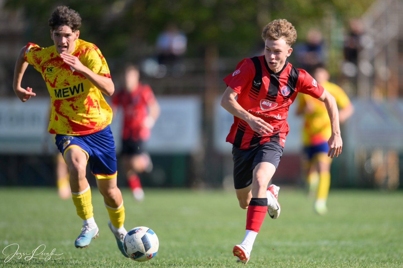 Jelenet a  Temesvári Ripensia–FK Csíkszereda U17-es mérkőzésről •  Fotó: Leczki József
