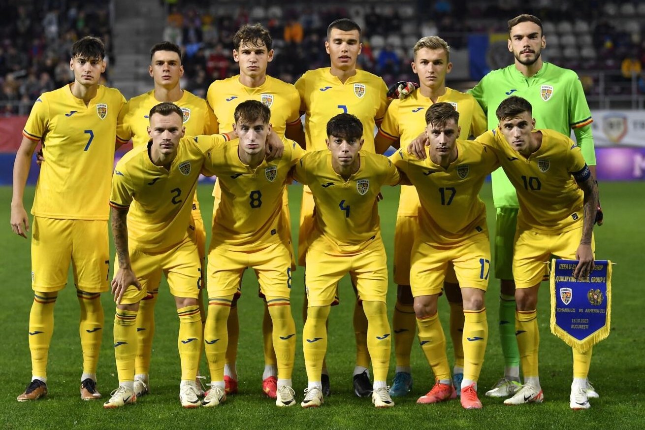 Románia U21-es válogatottja (az első sorban, jobbról a második Marius Corbu) •  Fotó: Román Labdarúgó-szövetség (FRF)