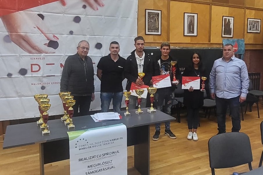 Az U18-as korosztály díjazottai •  Fotó: Biró Sándor