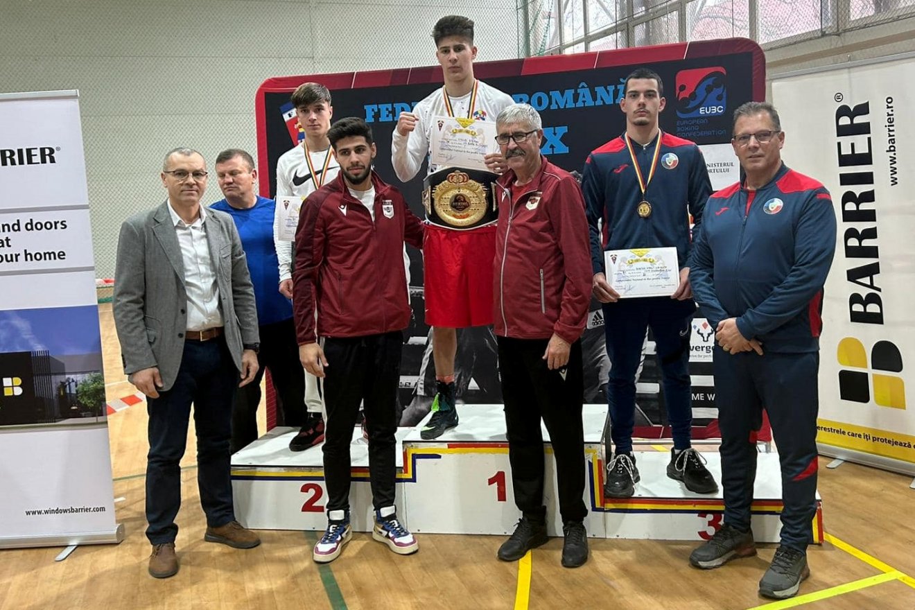 Eredményhirdetés a 71 kg-s súlycsoportban. Jobbról az első Todor Loránd edző, a második Bartók Zsolt •  Fotó: Todor Loránd