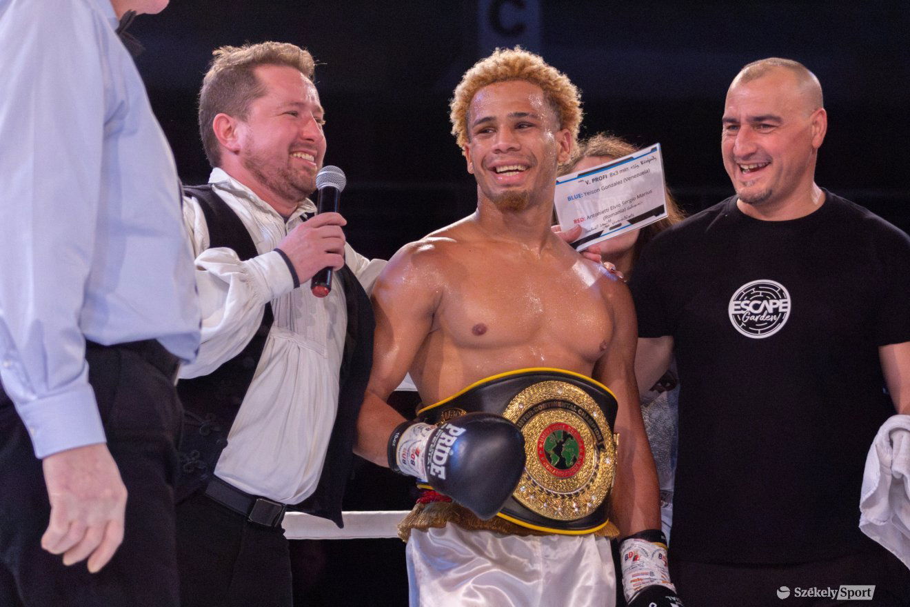 A venezuelai Yeison Gonzalez (középen), az UBO új középsúlyú világbajnoka • Fotó: Borbély Fanni
