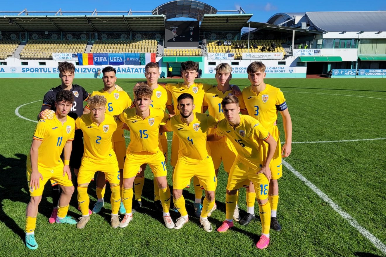 A romániai U18-as válogatott. Alexandru Ureche elől, középen (15-ös mezzel) •  Fotó: Román Sí- és Biatlon-szövetség (FRSB)