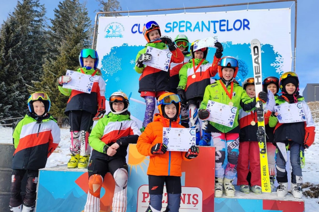 Csíki sportiskolások a díjakkal •  Fotó: Csizmás Judit