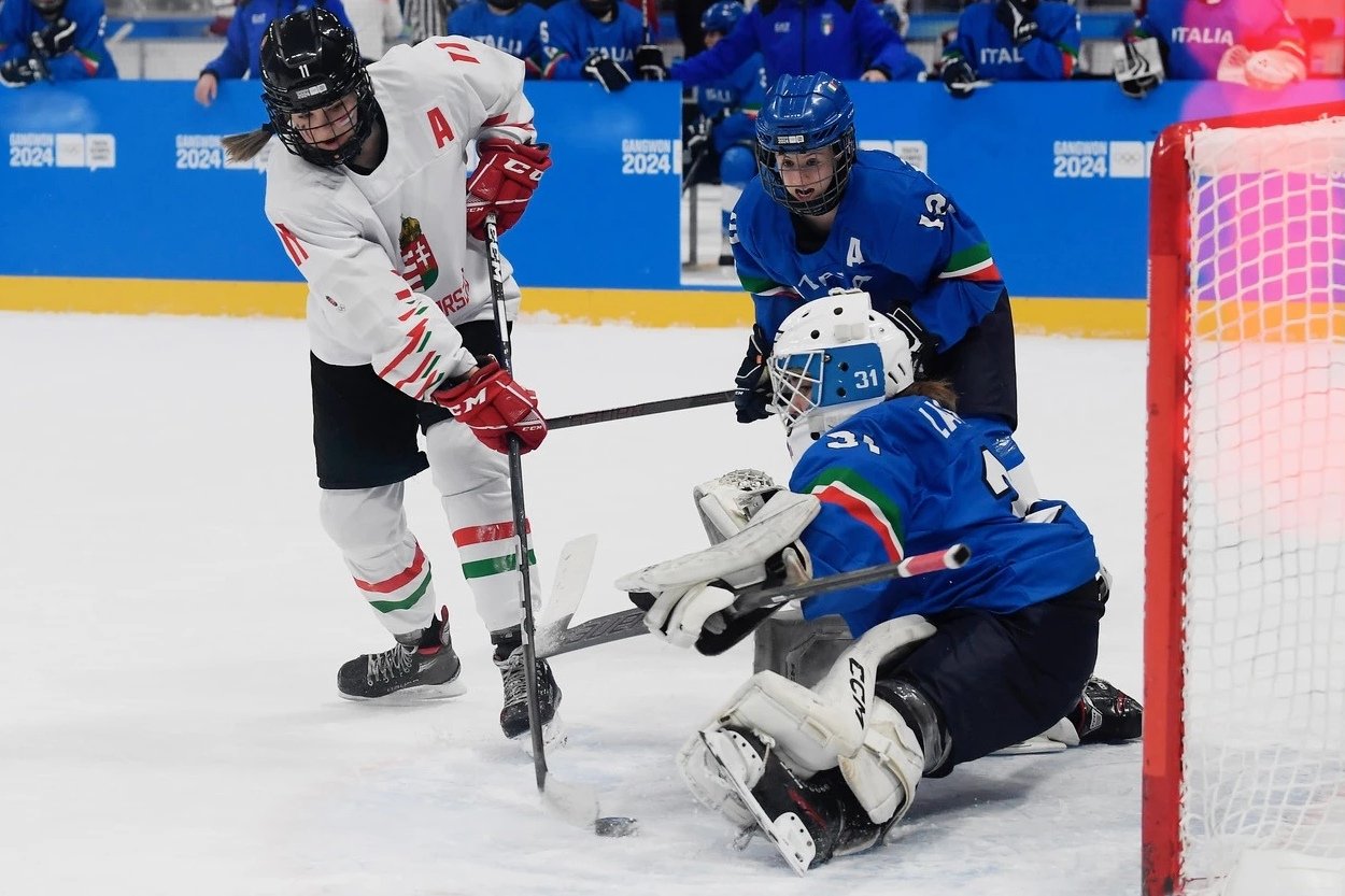 Jégkorongban a magyar lányok legyőzték az olaszokat •  Fotó: Magyar Olimpiai Bizottság (MOB)