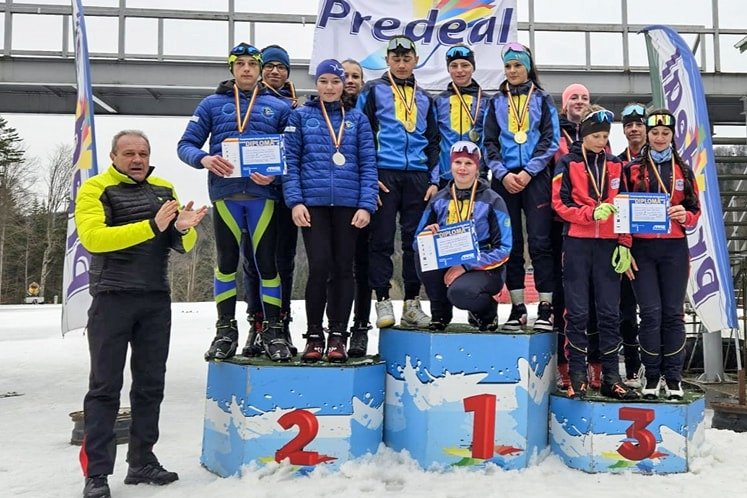 Balról az U15-ös korosztályban ezüstérmes gyergyói váltó •  Fotó: Csíkszeredai ISK