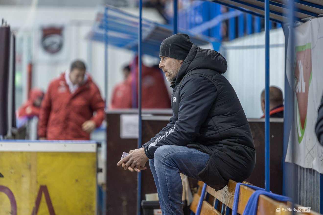 Václav Novák, a Csíkszeredai Sportklub vezetőedzője •  Fotó: Pinti Attila