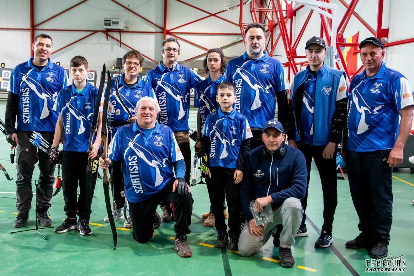 A Szirtisas Íjász Sportegyesület képviselői a bukaresti bajnokságon •  Fotó: Szirtisas Íjász Sportklub/ Tămîrjan Róbert