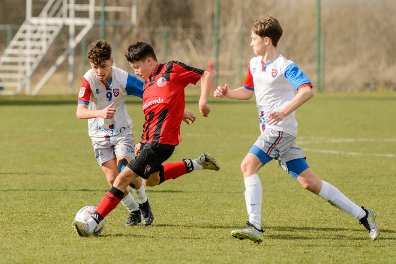 Az U15-ös korosztályban a piros-feketében játszó csíkiak öt góllal győzték le az FC Botoșani korosztályos csapatát •  Fotó: FK Csíkszereda