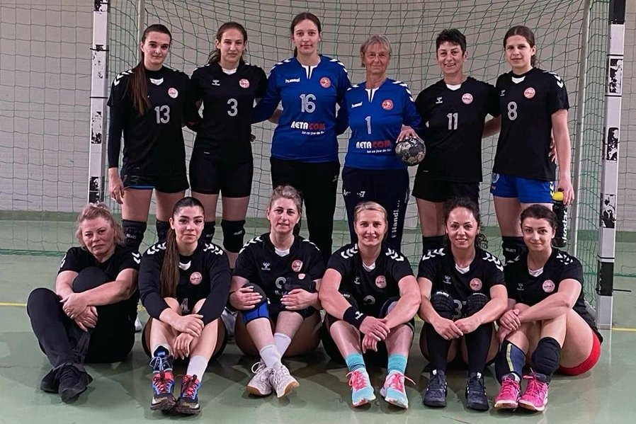 Száz százalékos teljesítménnyel áll a rangsor élén a Marosvásárhelyi Active7 csapata •  Fotó: Hargita Megyei Kézilabda-szövetség