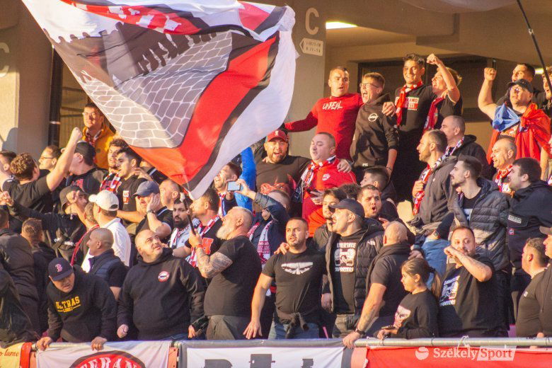 Sokba kerülhet a Dinamónak a „Ki a magyarokkal az országból!” rigmus