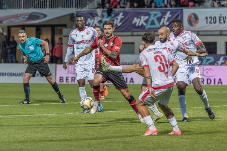 Az FK Csíkszereda nekiszökött a Dinamónak, álom maradt a Szuperliga