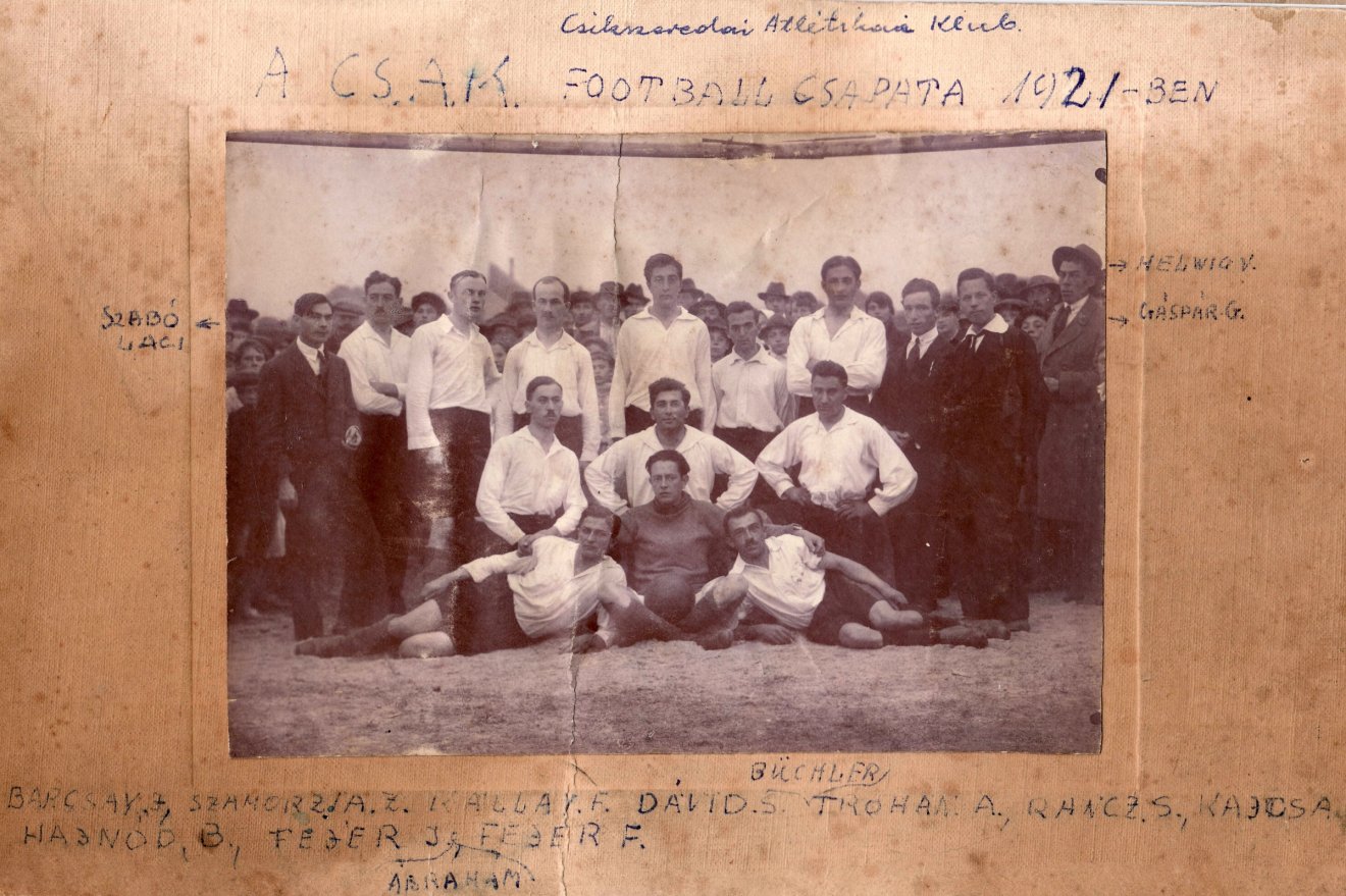 Csíkszereda futballcsapata 1921-ben •  Fotó: Dobos László gyűjteménye