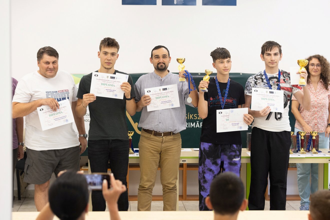 Caissa-B díjasok, balról jobbra Velcherean, Donici-Maier, Illés, Miron és Mocănița •  Fotó: Biró Zoltán
